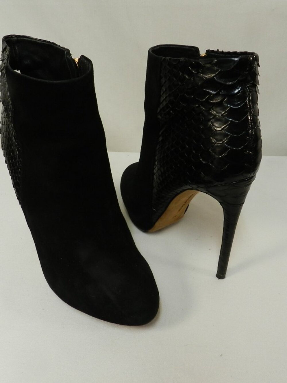 Alexandre Birman Suede w/Snakeskin leather Stiletto zip ankle boots black Size 7